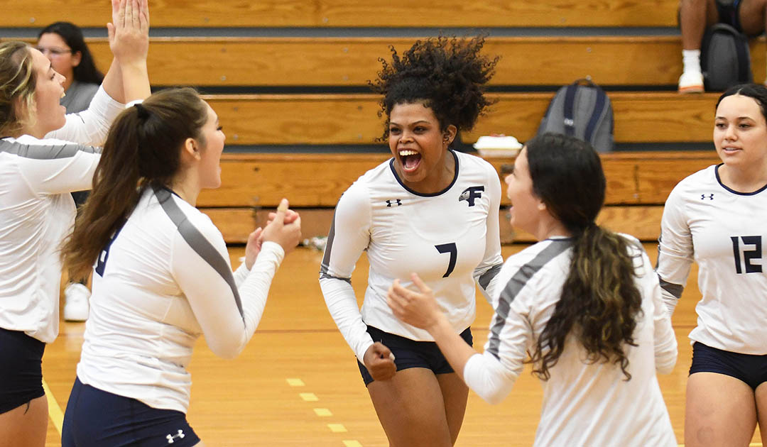 Women's Volleyball: Falcons close out regular season with win over UMFK
